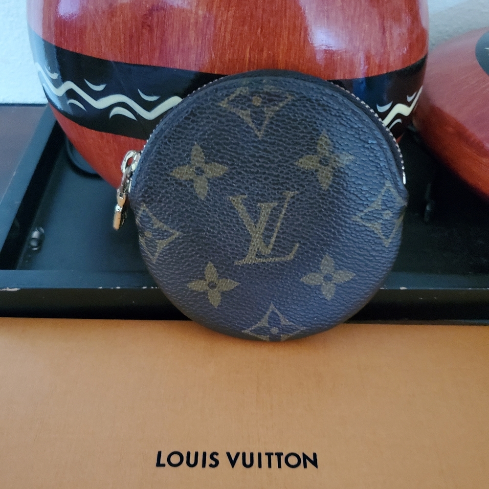 Authentic round coin purse